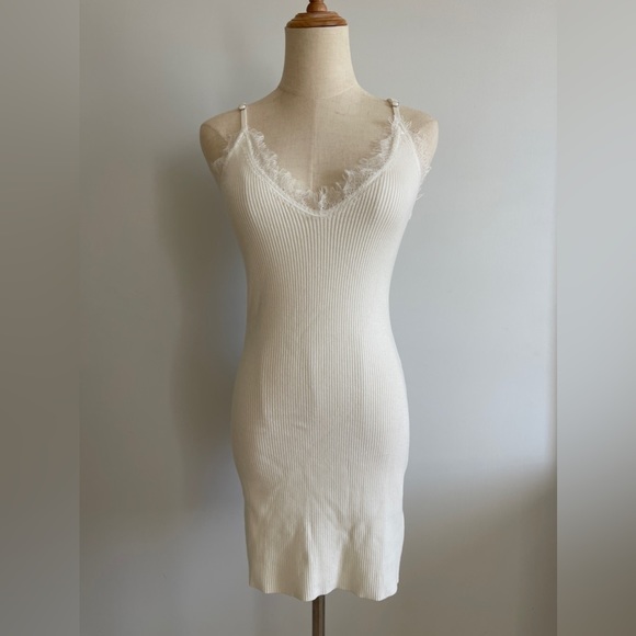 emory park Dresses & Skirts - EMORY PARK Lace Details White Bodycon Mini Dress Medium